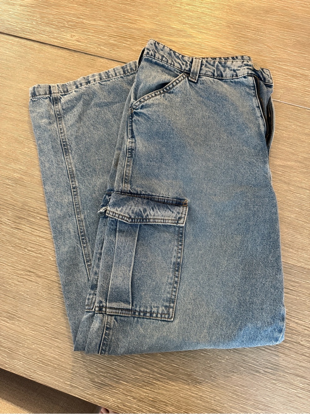 H&M Light Blue Denim Cargo Jeans - Picture 3 of 6